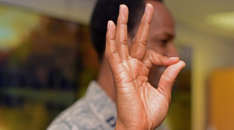 Scopri di più sull'articolo Elicitation and evaluation of zoom gestures for touchless interaction with desktop displays