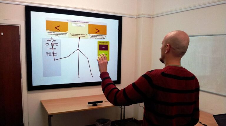 Scopri di più sull'articolo Touchless Interfaces For Public Displays: Can We Deliver Interface Designers From Introducing Artificial Push Button Gestures?