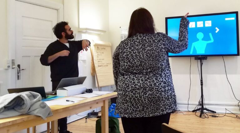 Scopri di più sull'articolo Touch or touchless?: evaluating usability of interactive displays for persons with autistic spectrum disorders