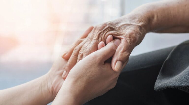 Scopri di più sull'articolo Machine learning- and statistical-based voice analysis of Parkinson’s disease patients: A survey